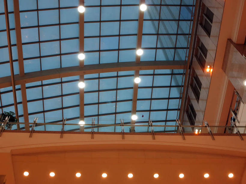 无人,商店,栏杆,横图,室内,白天,仰视,购物,度假,消费,美景,城市风光,超市,城市,商场,照明,上海,中国,亚洲,阴影,光线,影子,景观,围栏,灯光,娱乐,护栏,顶灯,灯,灯具,享受,休闲,景色,放松,金融,百货,港汇广场,徐家汇,照亮,申,照明设备,选购,贸易,百货公司,东亚,徐汇区,上海市,中华人民共和国,沪,华东地区,虹桥路,血拼,彩图,低角度拍摄,购物商场,购物中心,商业中心,港汇恒隆广场,shslj1