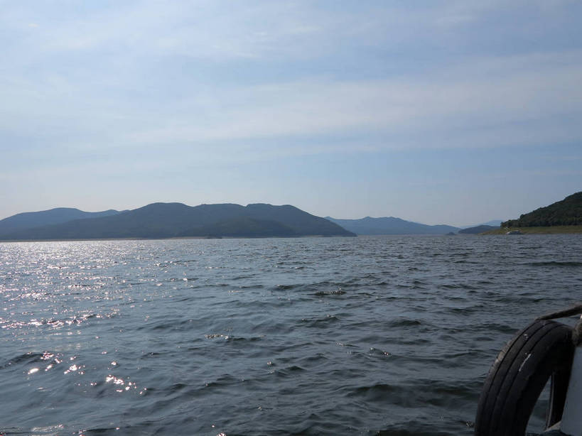 无人,横图,室外,白天,正面,旅游,度假,湖,湖泊,美景,森林,山,山脉,树林,水,植物,长白山,中国,亚洲,阴影,波纹,光线,影子,湖面,景观,山峰,水流,水面,云,云朵,涟漪,山峦,云彩,娱乐,树,树木,蓝色,绿色,白云,蓝天,水纹,天空,阳光,自然,波浪,湖水,群山,天,享受,休闲,景色,放松,生长,晴朗,成长,自然风光,东亚,吉林,吉林省,中华人民共和国,水晕,东北地区,吉,晴空,彩图,长白山脉,吉林市,shslj1,松花湖风景名胜区,松花湖风景区