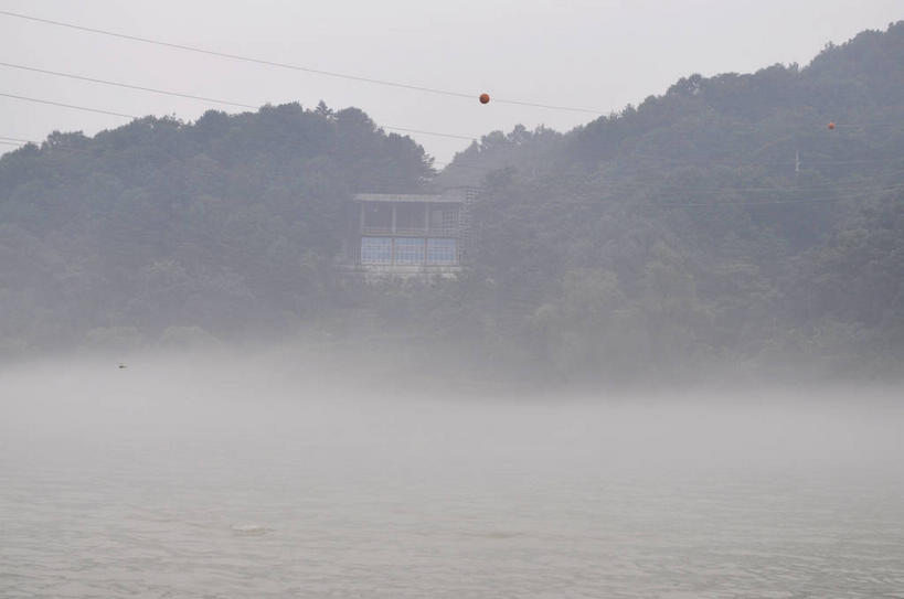 无人,横图,室外,白天,正面,旅游,度假,岛屿,河流,美景,森林,树林,水,植物,雾,春川,南怡岛,韩国,亚洲,波纹,朦胧,模糊,岛,河水,景观,水流,涟漪,娱乐,缆车,树,树木,绿色,倒影,水纹,天空,自然,交通工具,波浪,天,享受,休闲,景色,放松,茂密,茂盛,生长,成长,迷雾,倒映,自然风光,东亚,索道,水晕,大韩民国,江原道,春川市,汉江,反照,缆索铁路,列岛,群岛,诸岛,大雾,彩图,道,shslj1,北汉江