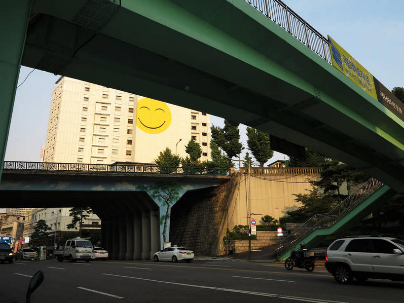 无人,高楼大厦,横图,室外,白天,仰视,度假,美景,植物,城市风光,城市,大厦,道路,建筑,路,摩天大楼,桥梁,公路,汽车,首尔,汉城,韩国,亚洲,阴影,光线,影子,景观,天桥,桥,分界线,停车线,交通,首都,娱乐,建设,车,树,树木,蓝色,绿色,蓝天,天空,阳光,自然,交通工具,轿车,天,驾驶,行驶,享受,休闲,景色,放松,生长,晴朗,成长,人行桥,车行道,车行道分界线,操纵,控制,载具,标线,驾车,东亚,操控,车行线,万里无云,把持,大韩民国,首尔市,首尔特别市,特别市,晴空,晴空万里,马路,彩图,低角度拍摄,大楼,高层建筑,高楼,摩天楼,中区,过街天桥,shslj1