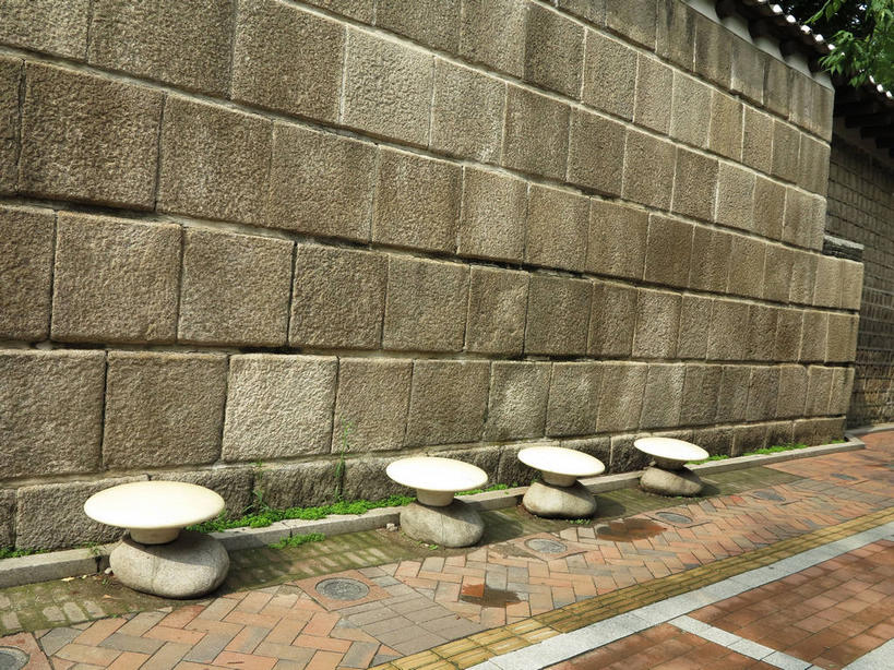 无人,宫殿,横图,室外,白天,正面,旅游,度假,石头,名胜古迹,植物,标志建筑,道路,地标,建筑,路,公路,首尔,汉城,韩国,亚洲,一排,许多,遗迹,整齐,并列,并排,石子,凳子,墙,枝条,交通,首都,很多,古迹,文物,娱乐,建设,古建筑,墙壁,墙面,树,树木,树枝,排列,绿色,自然,四个,享受,休闲,旅游胜地,放松,生长,成长,队列,平行,古文明,东亚,大韩民国,首尔市,首尔特别市,特别市,王宫,乐宫,德寿宫,西宫,虬枝,枝杈,石块,马路,彩图,shslj1