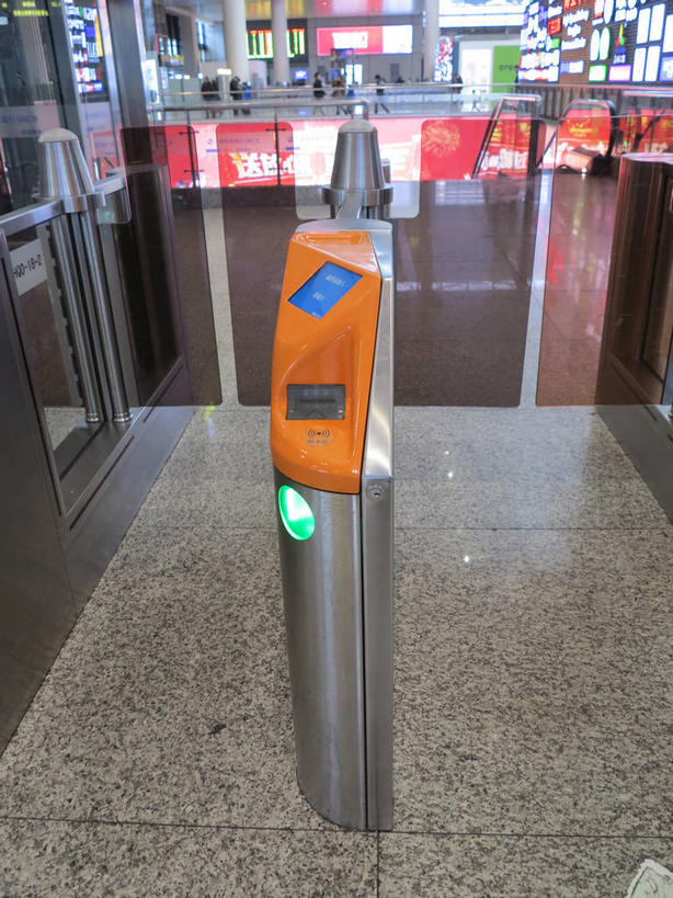 无人,栏杆,火车站,竖图,室内,白天,正面,度假,美景,窗户,城市风光,城市,车站,上海,中国,亚洲,瓷砖,地砖,墙,景观,围栏,地面,闸机,站台,交通,娱乐,自动检票机,护栏,月台,玻璃窗,墙壁,墙面,倒影,享受,休闲,景色,放松,虹桥火车站,申,倒映,东亚,闵行区,上海市,中华人民共和国,沪,华东地区,检票,检票机,检票设备,反照,彩图,铁路车站,铁路站,上海虹桥站,shslj1