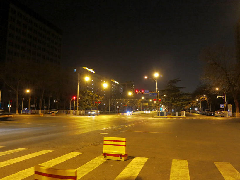 无人,家,横图,室外,夜晚,正面,度假,美景,植物,窗户,城市风光,城市,道路,路,路灯,人行横道,公路,汽车,照明,北京,中国,亚洲,房屋,墙,屋子,景观,公寓,人行道,灯光,交通,首都,娱乐,洋房,楼房,玻璃窗,墙壁,墙面,住宅,车,灯,树,树木,黄色,绿色,天空,自然,交通工具,轿车,天,享受,休闲,景色,放松,生长,成长,照亮,照明设备,载具,人行横道线,东亚,中华人民共和国,东城区,北京市,京,北平,华北地区,斑马线,马路,彩图,房子,东城,shslj1,前门东大街