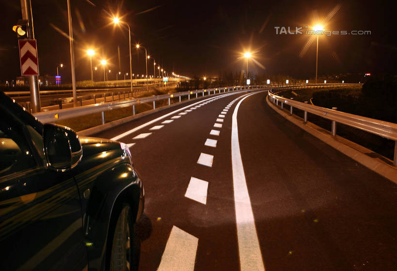 无人,横图,室外,夜晚,正面,度假,美景,城市风光,城市,道路,路,路灯,夜景,公路,汽车,照明,中国,亚洲,阴影,光线,影子,景观,灯光,分界线,停车线,交通,方向,娱乐,箭头,车,灯,交通工具,轿车,享受,休闲,景色,放松,车行道,车行道分界线,照亮,指向,照明设备,载具,标线,长江大桥,长江,东亚,车行线,中华人民共和国,簇,母亲河,马路,彩图,shtjw1