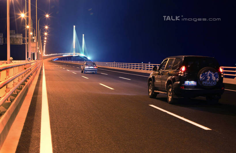 无人,栏杆,横图,室外,夜晚,正面,度假,美景,城市风光,城市,大桥,道路,立交桥,路,路灯,桥梁,夜景,公路,汽车,照明,中国,亚洲,阴影,光线,影子,景观,高架,围栏,斜拉桥,桥,灯光,分界线,停车线,交通,娱乐,护栏,车,灯,交通工具,轿车,享受,休闲,景色,放松,车行道,车行道分界线,照亮,照明设备,载具,标线,长江大桥,长江,东亚,车行线,中华人民共和国,母亲河,马路,彩图,shtjw1