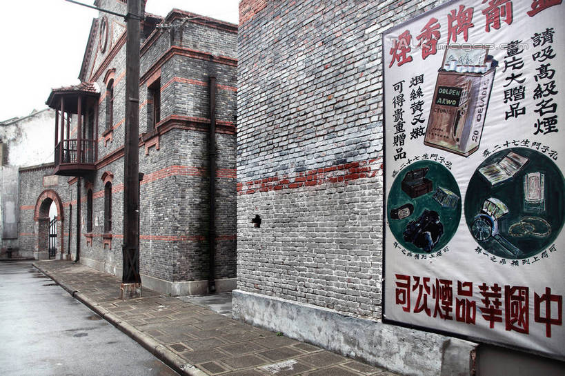 无人,家,横图,室外,白天,正面,旅游,度假,标志建筑,道路,地标,建筑,路,上海,中国,亚洲,阴影,光线,信息,标志,文字,影子,字符,房屋,屋子,小路,交通,娱乐,标识,建设,楼房,海报,广告,石库门,住宅,蓝色,蓝天,天空,阳光,天,享受,休闲,汉字,旅游胜地,放松,晴朗,申,中文,宣传,东亚,上海市,万里无云,中华人民共和国,沪,华东地区,国文,华文,晴空,晴空万里,彩图,房子,招贴,shtjw1