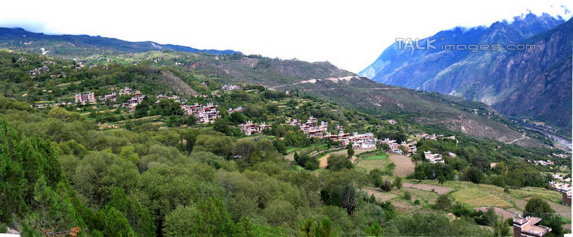 无人,家,横图,俯视,室外,白天,旅游,度假,草地,草坪,石头,美景,山,山脉,树林,植物,中国,亚洲,阴影,光线,石子,影子,房屋,屋子,景观,山顶,山峰,山峦,娱乐,楼房,住宅,草,树,树木,绿色,阳光,自然,群山,享受,休闲,景色,放松,四川省,生长,成长,自然风光,东亚,沉积岩,四川,丹巴,甘孜藏族自治州,中华人民共和国,西南地区,川,丹巴县,甘孜,甘孜州,甲居藏寨,颠峰,极峰,水成岩,石块,岩石,彩图,高角度拍摄,房子,shtjw1