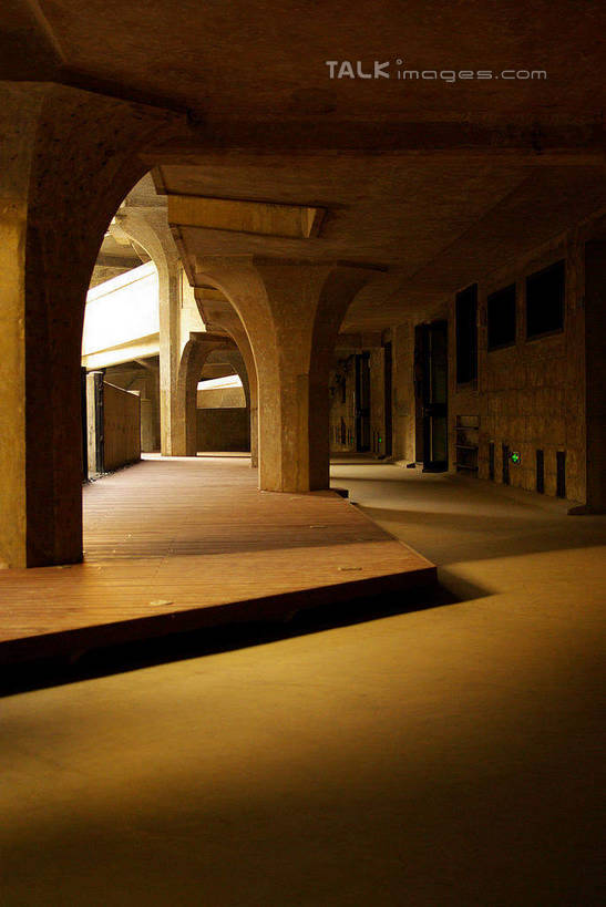 无人,栏杆,竖图,室内,白天,正面,旅游,度假,标志建筑,地标,建筑,上海,中国,亚洲,围栏,走道,走廊,过道,娱乐,建设,1933创意园,虹口区,护栏,享受,休闲,旅游胜地,放松,申,东亚,上海市,中华人民共和国,沪,华东地区,彩图,上海1933,1933老场房,shwf1