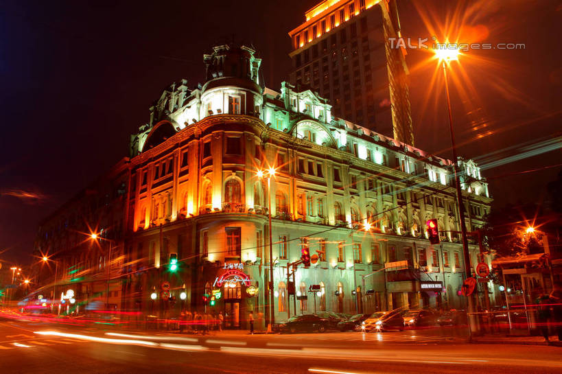 无人,家,高楼大厦,横图,室外,夜晚,仰视,旅游,度假,美景,窗户,城市风光,城市,大厦,道路,建筑,路,路灯,摩天大楼,夜景,公路,汽车,照明,上海,中国,亚洲,许多,房屋,屋子,景观,公寓,建筑群,灯光,交通,娱乐,建设,洋房,圆明园路,楼房,玻璃窗,住宅,车,灯,交通工具,轿车,行驶,享受,休闲,景色,放松,照亮,申,照明设备,载具,黄浦区,东亚,上海市,中华人民共和国,沪,华东地区,灯火辉煌,马路,彩图,低角度拍摄,房子,大楼,高层建筑,高楼,摩天楼,shwf1