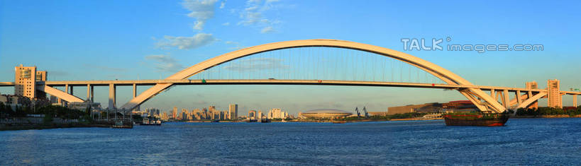 无人,高楼大厦,码头,横图,全景,室外,白天,正面,度假,河流,美景,水,城市风光,城市,大桥,大厦,港口,建筑,立交桥,摩天大楼,桥梁,上海,中国,亚洲,阴影,光线,影子,河水,景观,水流,云,云朵,高架,斜拉桥,桥,云彩,娱乐,黄浦江,江水,蓝色,白云,蓝天,天空,阳光,天,享受,休闲,卢浦大桥,景色,放松,晴朗,波光粼粼,申,东亚,徐汇区,上海市,中华人民共和国,沪,华东地区,晴空,彩图,摆渡口,埠头,大楼,渡口,渡头,港湾,高层建筑,高楼,海港,货运码头,口岸,摩天楼,商港,徐汇滨江,徐汇滨江公共空间,shwf1
