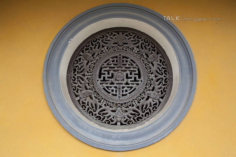 无人,寺庙,横图,室外,特写,白天,正面,旅游,度假,名胜古迹,标志建筑,地标,建筑,蝙蝠,野生动物,静物,雕塑,中国,亚洲,节日,遗迹,艺术,装饰,细菌,圆形,雕刻,雕像,图形,圆,几何,古迹,文化,文物,娱乐,建设,古建筑,浙江,石雕,浙江省,动物,工艺品,庙宇,祈祷,享受,休闲,健康,旅游胜地,放松,许愿,宗教,佛教,信仰,纪念,祈求,美术,数学,主题,陈列,古文明,东亚,病菌,普陀区,普陀山,法雨禅寺,法雨寺,中华人民共和国,华东地区,浙,功能,美学,传染,舟山,舟山市,释教,伏翼,老鼠皮翼,天鼠,夜燕,平安,仙鼠,彩图,全身,庙,寺,几何图形,平面图形,海天佛国,shwf1