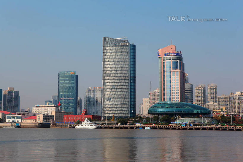 无人,高楼大厦,横图,全景,室外,白天,正面,度假,河流,美景,水,天际线,城市风光,标志建筑,城市,大厦,地标,建筑,摩天大楼,上海,中国,亚洲,阴影,光线,影子,河水,景观,水流,建筑群,娱乐,建设,虹口区,黄浦江,蓝色,蓝天,天空,阳光,天,享受,休闲,景色,放松,晴朗,申,北外滩,东亚,上海市,万里无云,中华人民共和国,沪,华东地区,晴空,晴空万里,彩图,大楼,高层建筑,高楼,摩天楼,春申江,shwf1