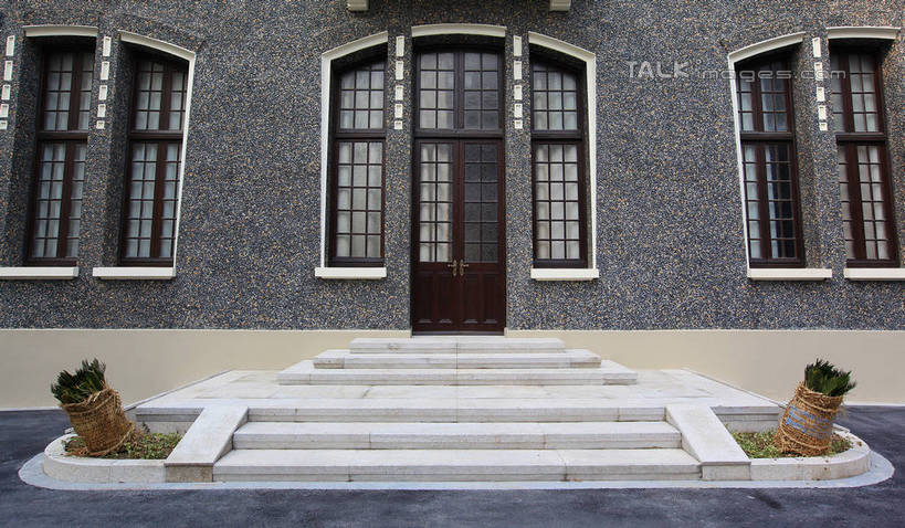 无人,横图,室外,白天,仰视,旅游,度假,植物,窗户,窗帘,楼梯,标志建筑,地标,建筑,上海,中国,亚洲,装饰,盆栽,阶梯,墙,盆景,娱乐,建设,玻璃窗,墙壁,墙面,台阶,绿色,灰色,自然,帘子,享受,休闲,遮阳,旅游胜地,放松,生长,成长,华丽,修饰,点缀,申,卢湾区,东亚,徐汇区,上海市,中华人民共和国,沪,华东地区,衬托,美观,雅致,雅观,彩图,低角度拍摄,南昌路,shwf1,科学会堂,上海科学会堂