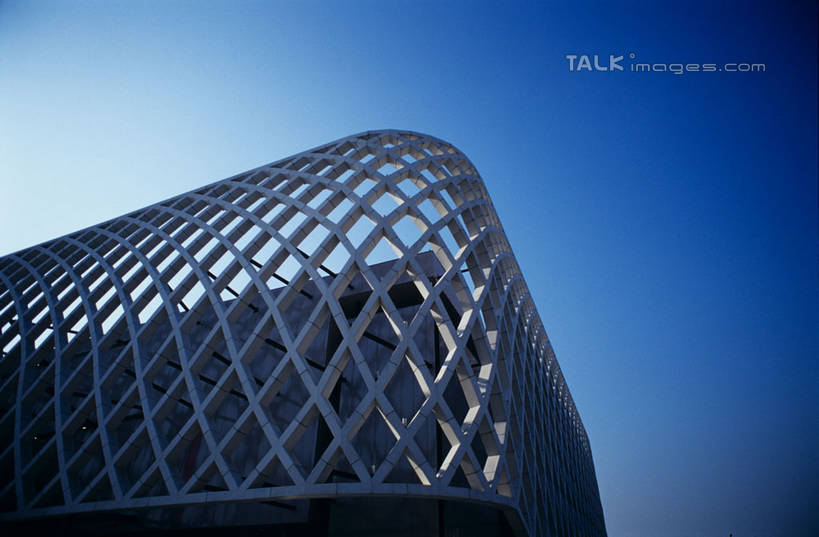 无人,栏杆,横图,室外,白天,仰视,旅游,度假,标志建筑,地标,建筑,上海,中国,亚洲,阴影,光线,纹路,纹理,影子,墙,围栏,娱乐,建设,护栏,墙壁,墙面,蓝色,蓝天,天空,阳光,天,享受,休闲,上海世博馆,世博馆,法国馆,上海世博会,世博,世博会,旅游胜地,放松,晴朗,申,东亚,世博园,上海市,万里无云,肌理,中华人民共和国,沪,华东地区,晴空,晴空万里,彩图,低角度拍摄,法国国家馆,shylt1