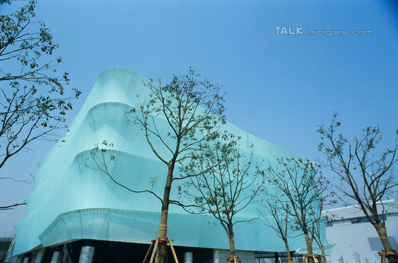 无人,横图,室外,白天,仰视,旅游,度假,标志建筑,地标,建筑,上海,中国,亚洲,阴影,光线,影子,枝条,娱乐,建设,树枝,蓝色,蓝天,天空,阳光,天,享受,休闲,上海世博馆,世博馆,韩国企业联合馆,上海世博会,世博,世博会,旅游胜地,放松,晴朗,申,东亚,世博园,上海市,万里无云,中华人民共和国,沪,华东地区,虬枝,枝杈,晴空,晴空万里,彩图,低角度拍摄,shylt1