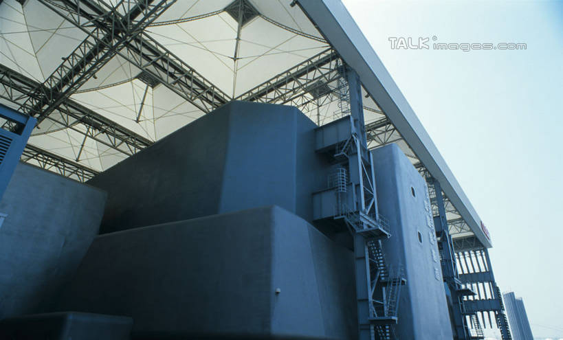 无人,栏杆,横图,室外,白天,仰视,旅游,度假,天花板,标志建筑,地标,建筑,上海,中国,亚洲,阴影,光线,影子,墙,围栏,娱乐,建设,护栏,墙壁,墙面,蓝色,蓝天,天空,阳光,天,享受,休闲,上海世博馆,世博馆,案例联合馆,上海世博会,世博,世博会,旅游胜地,放松,晴朗,申,东亚,世博园,上海市,万里无云,中华人民共和国,沪,华东地区,晴空,晴空万里,彩图,低角度拍摄,联合馆,shylt1