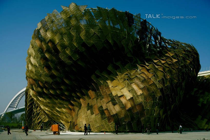 东方人,站,走,横图,室外,白天,旅游,度假,标志建筑,地标,建筑,上海,中国,亚洲,行人,游客,游人,阴影,服装,光线,纹路,纹理,影子,墙,许多人,注视,休闲装,黄种人,娱乐,建设,路人,旅客,墙壁,墙面,背面,衣服,蓝色,蓝天,天空,阳光,天,观察,看,站着,一群人,享受,休闲,休闲服,上海世博馆,世博馆,西班牙馆,上海世博会,世博,世博会,旅游胜地,放松,服饰,晴朗,观看,申,察看,关注,东亚,世博园,上海市,万里无云,肌理,中华人民共和国,沪,华东地区,过客,男人,男性,年轻男性,年轻女性,女人,女性,亚洲人,晴空,晴空万里,步行,散步,站立,走路,半身,彩图,西班牙国家馆,shylt1