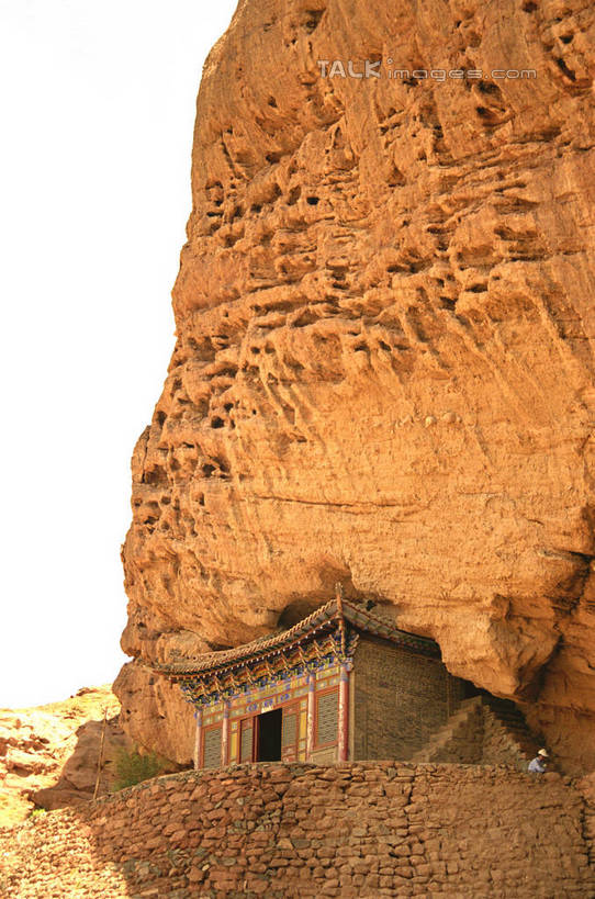 无人,竖图,室外,白天,正面,旅游,度假,石头,美景,名胜古迹,山,山脉,标志建筑,地标,建筑,中国,亚洲,阴影,节日,遗迹,光线,石子,影子,景观,山顶,山峰,山峦,古迹,文化,文物,娱乐,建设,古建筑,阳光,自然,群山,祈祷,享受,休闲,健康,旅游胜地,景色,放松,许愿,宗教,信仰,纪念,祈求,伊斯兰教,自然风光,清真寺,古文明,东亚,宁夏,银川,首府,中华人民共和国,西北地区,银川市,宁夏回族自治区,宁,颠峰,极峰,平安,石块,彩图,兴庆,兴庆区,银川南关清真寺,shzwj1