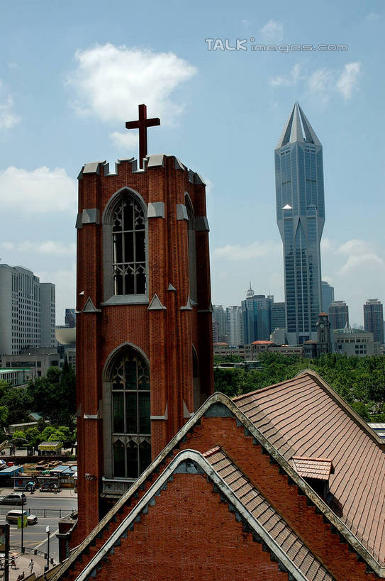 无人,高楼大厦,教堂,竖图,室外,白天,正面,旅游,度假,名胜古迹,植物,标志建筑,大厦,地标,建筑,摩天大楼,上海,中国,亚洲,阴影,节日,遗迹,光线,影子,云,云朵,建筑群,云彩,古迹,文化,文物,娱乐,建设,古建筑,树,树木,蓝色,绿色,白云,蓝天,天空,阳光,自然,天,祈祷,享受,休闲,健康,旅游胜地,放松,许愿,宗教,信仰,生长,晴朗,成长,纪念,祈求,申,基督教,天主教,信念,古文明,东亚,徐家汇天主堂,徐汇区,上海市,中华人民共和国,沪,华东地区,平安,晴空,彩图,大教堂,大楼,高层建筑,高楼,礼拜堂,摩天楼,圣依纳爵堂,圣依纳爵主教座堂,徐家汇大教堂,shzxz1