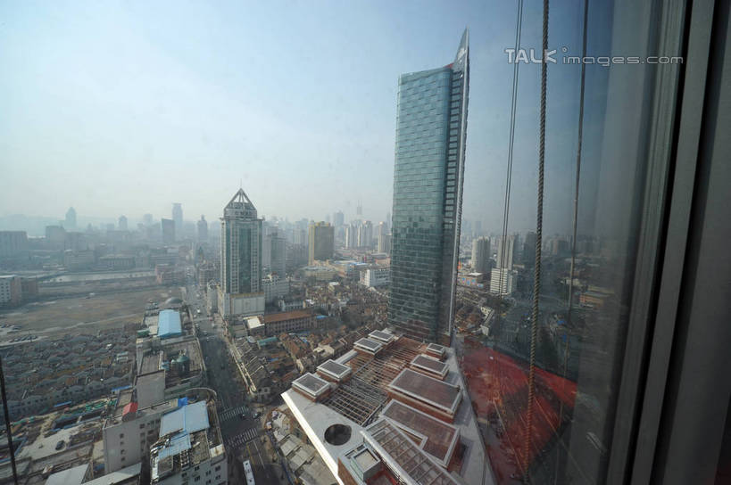 无人,家,高楼大厦,横图,全景,俯视,航拍,室外,白天,度假,美景,天际线,城市风光,标志建筑,城市,大厦,地标,建筑,摩天大楼,上海,中国,亚洲,阴影,光线,影子,房屋,屋子,景观,公寓,娱乐,建设,虹口区,洋房,楼房,住宅,蓝色,蓝天,天空,阳光,天,享受,休闲,景色,放松,晴朗,申,鸟瞰,北外滩,东亚,上海市,四川北路,万里无云,中华人民共和国,沪,华东地区,晴空,晴空万里,彩图,高角度拍摄,房子,大楼,高层建筑,高楼,摩天楼,上海中信广场,shzxz1