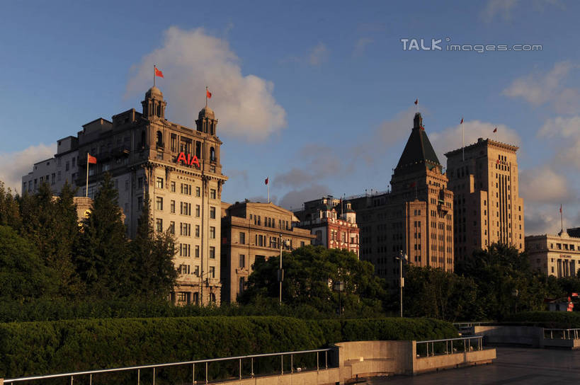 无人,餐厅,高楼大厦,横图,室外,白天,正面,度假,美景,植物,城市风光,标志建筑,城市,大厦,地标,建筑,摩天大楼,上海,中国,亚洲,阴影,光线,影子,景观,云,云朵,云彩,娱乐,建设,黄浦江,树,树木,蓝色,绿色,白云,蓝天,天空,阳光,自然,外滩,天,享受,休闲,景色,放松,南京东路,生长,晴朗,成长,申,和平饭店,黄浦区,东亚,友邦大厦,沙逊大厦,中山东一路,上海市,中华人民共和国,沪,华东地区,晴空,彩图,餐馆,大楼,饭店,饭馆,高层建筑,高楼,摩天楼,黄埔滩,上海外滩,外黄埔滩,shzxz1