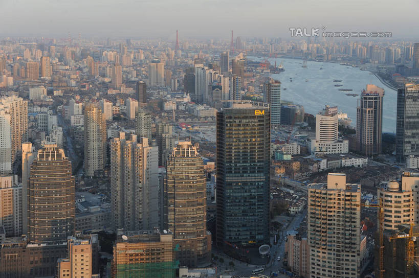 无人,家,高楼大厦,码头,横图,全景,俯视,航拍,室外,白天,度假,河流,美景,日落,水,天际线,城市风光,标志建筑,城市,大桥,大厦,地标,港口,建筑,立交桥,轮船,摩天大楼,桥梁,船,上海,中国,亚洲,阴影,光线,影子,房屋,屋子,河水,景观,水流,晚霞,霞光,落日,高架,公寓,斜拉桥,桥,娱乐,建设,黄浦江,洋房,楼房,住宅,蓝色,蓝天,天空,阳光,黄昏,交通工具,天,享受,休闲,景色,彩霞,放松,杨浦大桥,晴朗,申,鸟瞰,载具,杨浦区,东亚,上海市,万里无云,中华人民共和国,沪,华东地区,夕照,薄暮,晴空,晴空万里,夕阳,彩图,高角度拍摄,傍晚,房子,摆渡口,埠头,大楼,渡口,渡头,港湾,高层建筑,高楼,海港,货运码头,口岸,摩天楼,商港,宁国路,春申江,斜阳,shzxz1