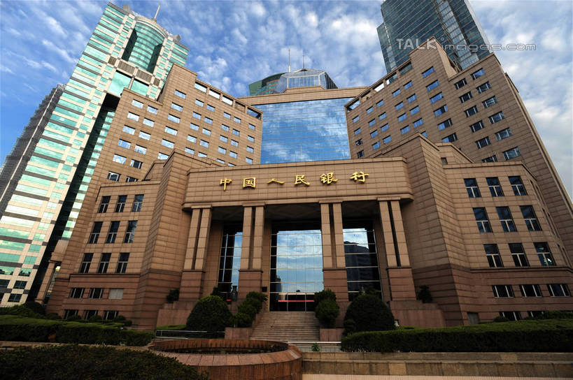 无人,高楼大厦,横图,室外,白天,仰视,度假,美景,植物,城市风光,标志建筑,城市,大厦,道路,地标,建筑,路,摩天大楼,公路,上海,中国,亚洲,阴影,光线,影子,景观,云,云朵,交通,云彩,娱乐,建设,浦东,树,树木,蓝色,绿色,白云,蓝天,天空,阳光,自然,天,享受,休闲,景色,放松,生长,晴朗,成长,申,陆家嘴,浦东新区,东亚,上海市,中华人民共和国,沪,华东地区,晴空,马路,彩图,低角度拍摄,大楼,高层建筑,高楼,摩天楼,浦东发展银行大厦,shzxz1