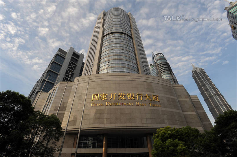 无人,高楼大厦,横图,室外,白天,仰视,度假,美景,植物,城市风光,标志建筑,城市,大厦,地标,建筑,摩天大楼,上海,中国,亚洲,阴影,光线,标志,文字,影子,字符,墙,景观,云,云朵,云彩,娱乐,标识,建设,浦东,墙壁,墙面,树,树木,蓝色,绿色,白云,蓝天,天空,阳光,自然,天,享受,休闲,汉字,景色,放松,生长,晴朗,成长,申,中文,国家开发银行大厦,金融中心,陆家嘴,陆家嘴金融贸易区,浦东新区,东亚,上海市,中华人民共和国,沪,华东地区,国文,华文,晴空,彩图,低角度拍摄,大楼,高层建筑,高楼,摩天楼,浦东发展银行大厦,shzxz1