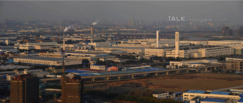 无人,家,高楼大厦,横图,全景,俯视,航拍,室外,白天,度假,美景,天际线,植物,城市风光,城市,大厦,道路,建筑,路,摩天大楼,公路,上海,中国,亚洲,阴影,光线,影子,房屋,屋子,景观,公寓,分界线,停车线,交通,娱乐,建设,洋房,楼房,住宅,树,树木,绿色,天空,阳光,自然,天,享受,休闲,景色,放松,生长,成长,车行道,车行道分界线,申,鸟瞰,标线,东亚,车行线,安亭,上海国际汽车城,上海市,嘉定区,中华人民共和国,沪,华东地区,马路,彩图,高角度拍摄,房子,大楼,高层建筑,高楼,摩天楼,安亭镇,上海大众,上海大众汽车有限公司,shzxz1