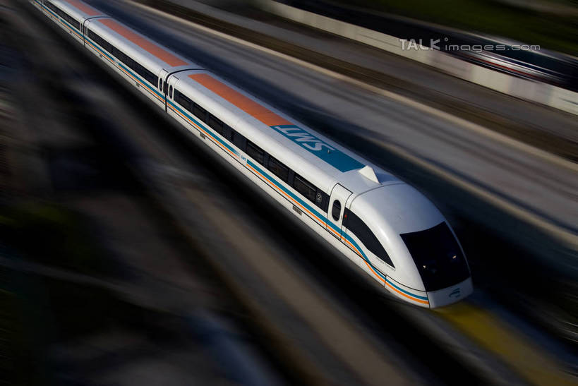 无人,横图,俯视,室外,白天,度假,美景,城市风光,城市,上海,中国,亚洲,阴影,朦胧,模糊,光线,影子,景观,娱乐,车,阳光,交通工具,驾驶,行驶,享受,休闲,景色,放松,操纵,迅速,快速,申,控制,载具,磁悬浮,东亚,操控,上海市,磁悬浮列车,中华人民共和国,沪,华东地区,把持,彩图,高角度拍摄,磁悬浮技术,shzxz1