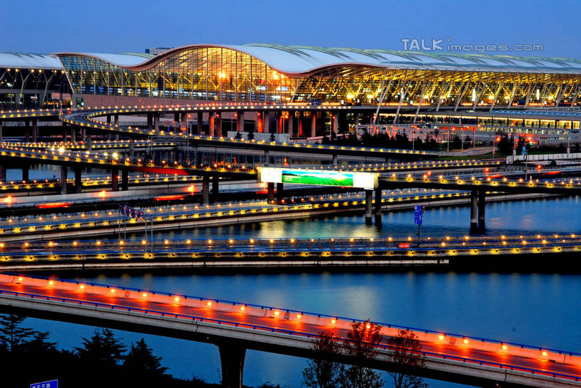 无人,机场,横图,全景,俯视,彩色,室外,夜晚,长时间曝光,度假,美景,天际线,城市风光,城市,大桥,道路,飞机场,立交桥,路,霓虹灯,桥梁,夜景,公路,上海,中国,亚洲,阴影,朦胧,模糊,光线,影子,景观,高架,桥,灯光,七彩,交通,娱乐,光源,浦东,霓虹,浦东国际机场,浦东机场,灯,蓝色,蓝天,天空,天,享受,休闲,景色,放松,晴朗,申,照明设备,曝光,高架桥,浦东新区,东亚,上海市,高架道路,跨线桥,万里无云,中华人民共和国,沪,华东地区,氖灯,航空站,空港,晴空,晴空万里,立体交叉桥,马路,彩图,高角度拍摄,上海浦东国际机场,枢纽立交,系统立交桥,shzxz1