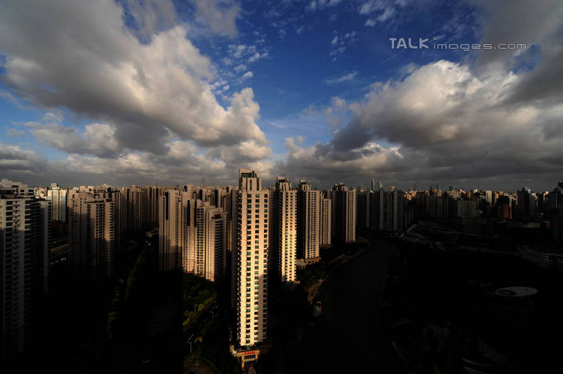 无人,高楼大厦,横图,全景,俯视,航拍,室外,白天,度假,河流,美景,水,天际线,植物,城市风光,城市,大厦,建筑,摩天大楼,上海,中国,亚洲,阴影,光线,影子,河水,景观,水流,云,云朵,云彩,娱乐,建设,树,树木,蓝色,绿色,白云,蓝天,天空,阳光,自然,天,享受,休闲,景色,放松,生长,晴朗,成长,申,鸟瞰,东亚,普陀区,中远两湾城,上海市,中华人民共和国,沪,华东地区,晴空,彩图,高角度拍摄,大楼,高层建筑,高楼,摩天楼,shzxz1