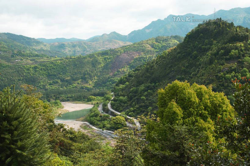 无人,横图,俯视,航拍,室外,白天,旅游,度假,美景,森林,山,山脉,树林,植物,道路,路,汽车,中国,亚洲,曲折,弯曲,景观,山峰,小路,交通,山峦,娱乐,浙江,车,树,树木,浙江省,绿色,天空,自然,交通工具,轿车,群山,天,享受,休闲,景色,放松,蜿蜒,乡间小路,生长,成长,鸟瞰,自然风光,载具,东亚,永嘉,中华人民共和国,华东地区,浙,茗岙,温州,温州市,彩图,高角度拍摄,茗岙乡,永嘉县,shzyn1
