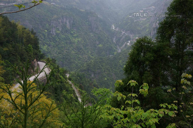 无人,横图,俯视,室外,白天,旅游,度假,石头,美景,森林,山,山脉,树林,植物,道路,路,楠溪江,中国,亚洲,石子,景观,山峰,小路,交通,山峦,娱乐,浙江,树,树木,浙江省,绿色,自然,群山,享受,休闲,景色,放松,乡间小路,生长,成长,自然风光,东亚,永嘉,中华人民共和国,华东地区,浙,温州,温州市,石块,岩石,彩图,高角度拍摄,永嘉县,shzyn1