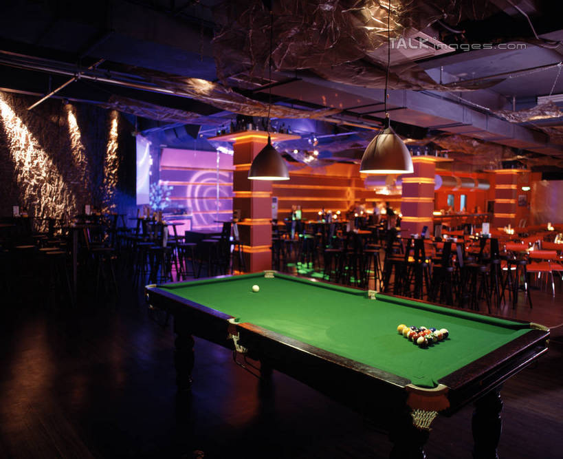无人,横图,室内,白天,正面,台球,照明,撞球,阴影,光线,球杆,影子,灯光,运动器械,吊灯,彩球,灯,灯具,健身器械,照亮,台球桌,照明设备,健身器材,斯诺克,斯诺克球,斯诺克台球,桌球,彩图,运动器材,szzm1