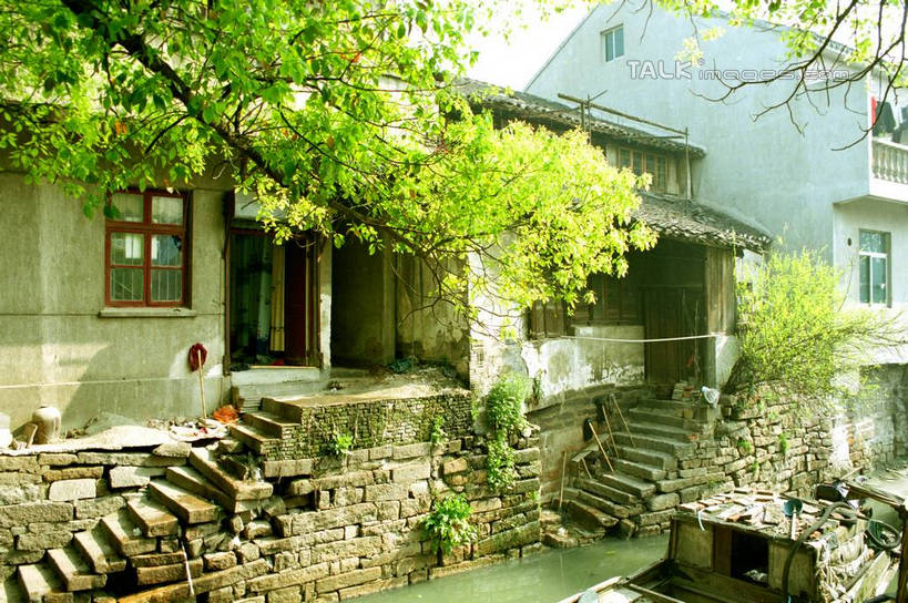 无人,家,横图,室外,白天,正面,旅游,度假,河流,美景,水,植物,窗户,门,船,中国,亚洲,许多,阴影,光线,影子,房屋,阶梯,屋子,河水,景观,水流,木船,娱乐,江苏,苏州,民居,玻璃窗,台阶,住宅,树,树木,蓝色,绿色,蓝天,天空,阳光,自然,门框,交通工具,天,行驶,享受,休闲,石阶,景色,放松,水乡,生长,成长,舟,停泊,自然风光,东亚,江苏省,苏州市,中华人民共和国,华东地区,苏,木渎,木渎古镇,木渎镇,彩图,房子,yzdzj1