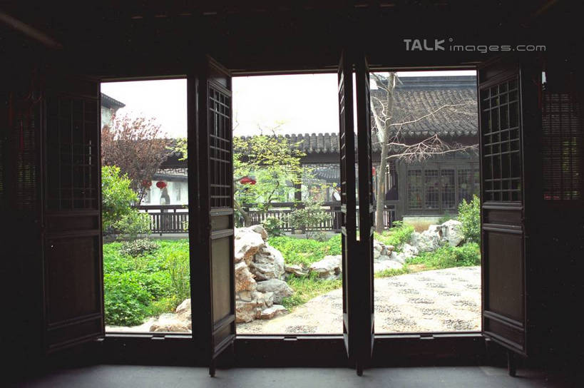 无人,家,横图,室内,白天,正面,旅游,度假,美景,植物,门,中国,亚洲,许多,阴影,古老,光线,影子,房屋,屋子,景观,地面,古典,娱乐,江苏,苏州,民居,住宅,树,树木,蓝色,绿色,蓝天,天空,阳光,自然,门框,天,享受,休闲,假山,景色,放松,水乡,生长,成长,自然风光,东亚,江苏省,苏州市,中华人民共和国,华东地区,苏,木渎,木渎古镇,木渎镇,彩图,房子,yzdzj1