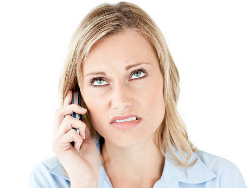 西方人,脸,头,脸颊,手,头发,一个人,商务人士,商务女性,站,打电话,横图,室内,特写,白天,白色背景,正面,电话,手机,欧洲,欧洲人,仅一个年轻女性,仅一个女性,仅一个人,握,套装,注视,通讯设备,肩膀,观察,看,站着,手部,金色,握着,摄影,影棚,观看,单手,察看,关注,商务装,工薪阶层,一部,交流,年轻女性,女人,女性,白种人,头部,长发,卷发,脸部,脸蛋,面部,白领,上班族,沟通,通话,站立,半身,彩图,影棚拍摄,拍摄