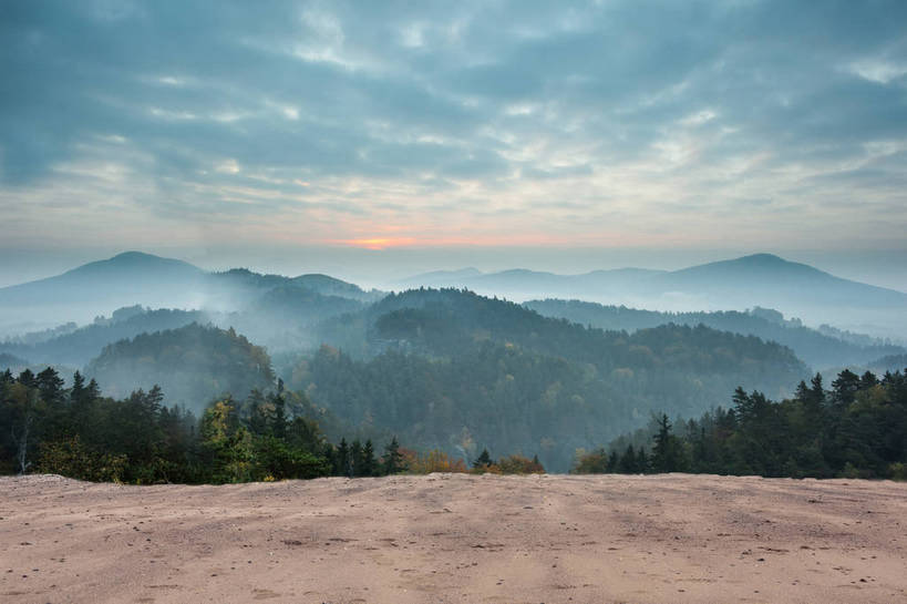 无人,横图,室内,白天,正面,旅游,度假,安全,数码,科技,石头,美景,日落,森林,山,山脉,树林,峡谷,植物,鸟,阴影,平静,网络,鸟类,石子,景观,山峰,晚霞,霞光,落日,山谷,山峦,高光,几何,计算机图形,合成,娱乐,树,树木,绿色,自然,黄昏,群山,享受,休闲,景色,彩霞,放松,生长,成长,宁静,电脑合成图,数码合成图,合成图,岩层,自然风光,和平,安详,写实,具体,具象,太平,安适,安好,宁靖,夕照,薄暮,鹀,石块,岩石,夕阳,彩图,傍晚,带鹀,斜阳