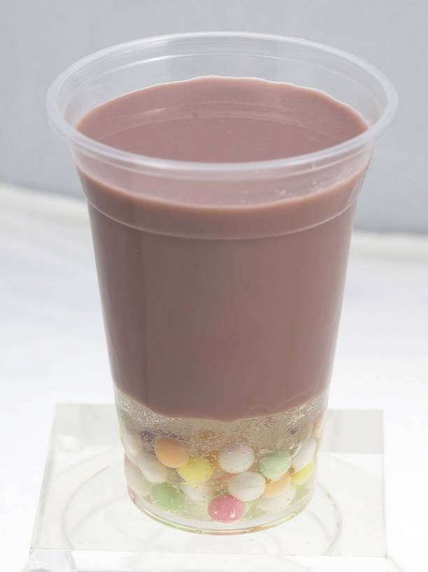 点心,无人,竖图,俯视,室内,特写,白天,餐桌,桌子,杯子,一堆,许多,堆叠,堆积,灰色背景,塑料,食品,甜点,甜品,褐色,饮品,很多,一杯,食物,饮料,容器,塑料制品,甜食,摄影,影棚,餐台,储藏,堆,储存,可口,摄影棚,适口,彩图,高角度拍摄,影棚拍摄,拍摄,贮存,粉圆,珍珠粉圆,shjb1