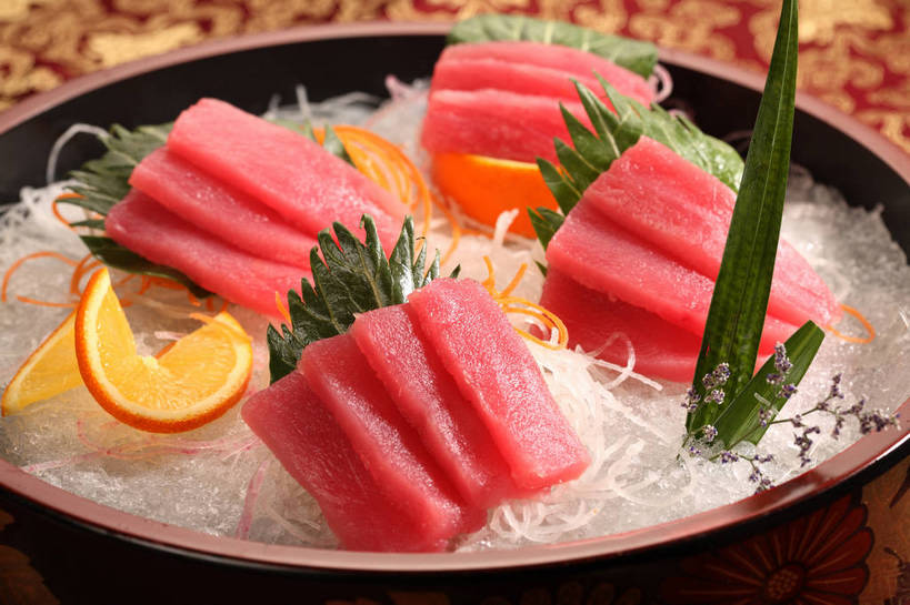 海鲜,三文鱼,无人,横图,俯视,室内,特写,白天,烹饪,餐桌,桌子,鲑鱼,柠檬,水果,叶子,切开,阴影,新鲜,反射,鱼,布料,影子,陶瓷,冰,肉,生食,鱼肉,日本料理,冰块,料理,食品,果实,绿叶,陶瓷制品,鲔鱼,布纹,冷冻,水产,金枪鱼,菜肴,美食,肉类,鱼类,海洋生物,桌布,食物,一个,餐巾,容器,台布,碗,日式料理,切,日式,嫩叶,寒冷,佳肴,有机食品,绿色食品,冷藏,单个,餐台,储藏,配菜,吞拿鱼,冰冷,储存,水生动物,海产品,水生物,剖面,肉食,海底动物,北极贝,切面,鲑,保鲜,叶,叶片,益母果,柠果,餐桌布,彩图,高角度拍摄,贮存,刺身,鲔鱼刺身,shjb1,海鲜刺身,北极贝刺身