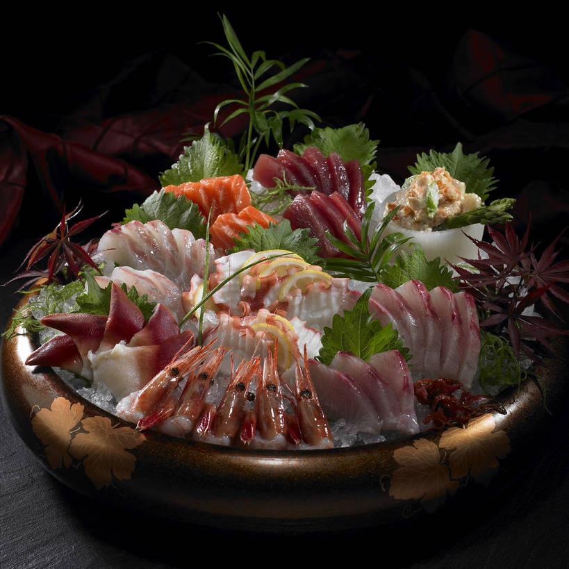 海鲜,无人,横图,俯视,室内,特写,白天,烹饪,餐桌,桌子,叶子,阴影,反射,影子,陶瓷,冰,肉,虾,鱼肉,日本料理,冰块,料理,食品,枫叶,枯叶,落叶,陶瓷制品,冷冻,水产,菜肴,美食,肉类,海洋生物,食物,一个,黄色,红色,容器,碗,日式料理,日式,寒冷,鲍鱼,佳肴,冷藏,单个,餐台,枫树叶,储藏,石决明,冰冷,储存,水生动物,海产品,水生物,肉食,海底动物,保鲜,鳆鱼,镜面鱼,明目鱼,叶,叶片,彩图,高角度拍摄,贮存,刺身,shjb1,海鲜刺身