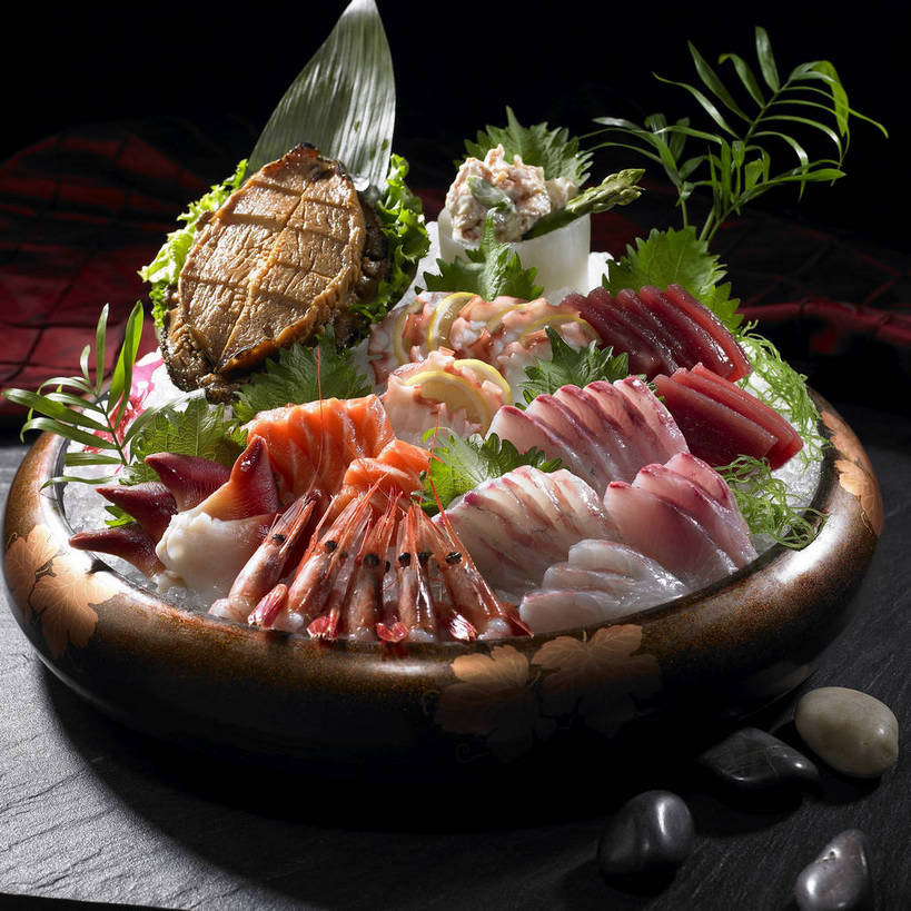 海鲜,无人,横图,俯视,室内,特写,白天,烹饪,餐桌,桌子,柠檬,水果,叶子,阴影,新鲜,反射,影子,陶瓷,冰,肉,生食,虾,鱼肉,日本料理,冰块,料理,食品,果实,绿叶,陶瓷制品,冷冻,水产,菜肴,美食,肉类,海洋生物,食物,一个,容器,碗,日式料理,日式,嫩叶,寒冷,鲍鱼,佳肴,有机食品,绿色食品,冷藏,单个,餐台,储藏,石决明,冰冷,储存,水生动物,海产品,水生物,肉食,海底动物,保鲜,鳆鱼,镜面鱼,明目鱼,叶,叶片,益母果,柠果,彩图,高角度拍摄,贮存,刺身,shjb1,海鲜刺身