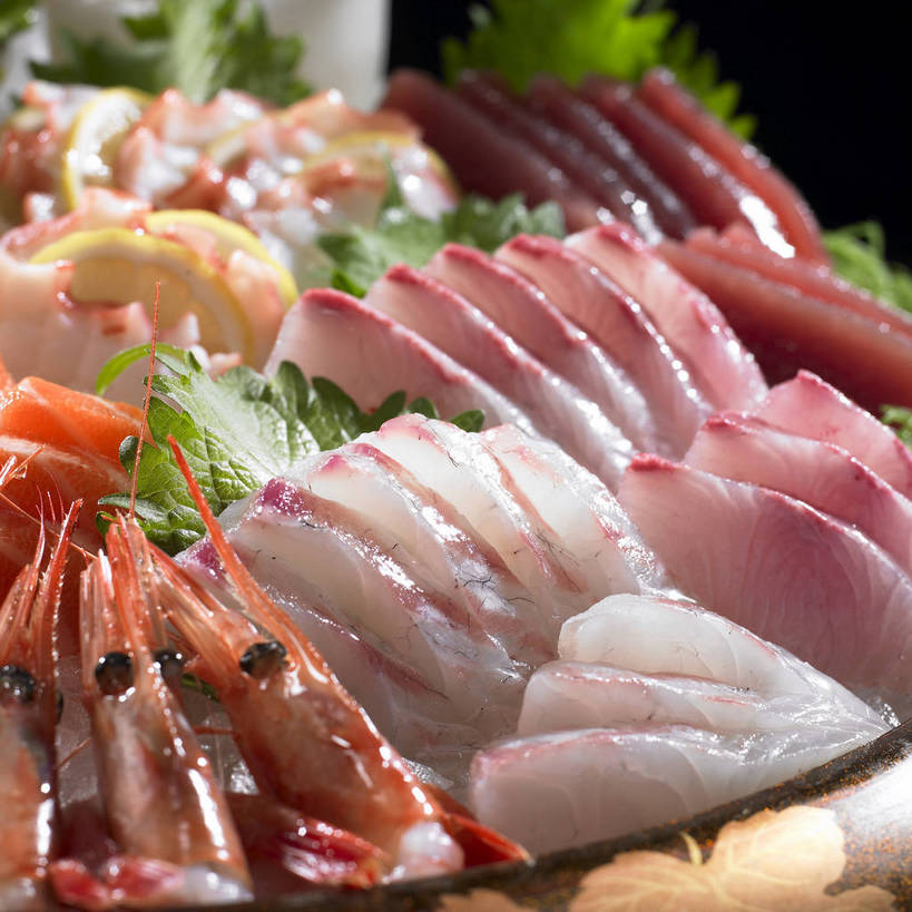 海鲜,无人,横图,俯视,室内,特写,白天,烹饪,餐桌,桌子,柠檬,水果,叶子,阴影,新鲜,反射,影子,陶瓷,冰,肉,生食,虾,鱼肉,日本料理,冰块,料理,食品,果实,绿叶,陶瓷制品,冷冻,水产,菜肴,美食,肉类,海洋生物,食物,一个,容器,碗,日式料理,日式,嫩叶,寒冷,佳肴,有机食品,绿色食品,冷藏,单个,餐台,储藏,冰冷,储存,水生动物,海产品,水生物,肉食,海底动物,保鲜,叶,叶片,益母果,柠果,彩图,高角度拍摄,贮存,刺身,shjb1,海鲜刺身