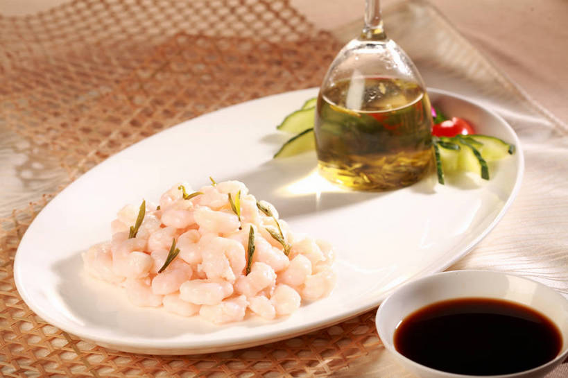 无人,横图,俯视,室内,特写,白天,烹饪,中餐,餐桌,桌子,杯子,餐具,叶子,一堆,阴影,堆叠,堆积,朦胧,模糊,反射,碟子,盘,影子,陶瓷,调料,酱料,酱汁,肉,虾仁,佐料,料理,食品,绿叶,陶瓷制品,调味品,调味料,酱,菜肴,美食,肉类,玻璃制品,食物,三个,盘子,容器,水杯,碟,碗,中式,嫩叶,佳肴,餐台,中华料理,水晶虾仁,储藏,堆,虾肉,配菜,储存,肉食,本帮菜,沪菜,上海菜,叶,叶片,玻璃杯,彩图,高角度拍摄,贮存,shjb1