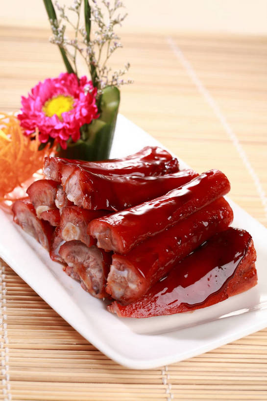 无人,竖图,俯视,室内,特写,白天,烹饪,中餐,餐桌,桌子,餐具,叶子,一排,许多,阴影,整齐,盛开,反射,尾巴,碟子,盘,影子,肉,料理,食品,绿叶,很多,花蕾,猪肉,菜肴,美食,肉类,花,花瓣,花朵,鲜花,食物,排列,一朵,一个,粉色,红色,白色,盘子,碟,花苞,花蕊,中式,嫩叶,佳肴,单个,餐台,中华料理,堆,配菜,队列,肉食,豚肉,叶,叶片,猪尾巴,彩图,高角度拍摄,猪尾,shjb1,酱猪尾