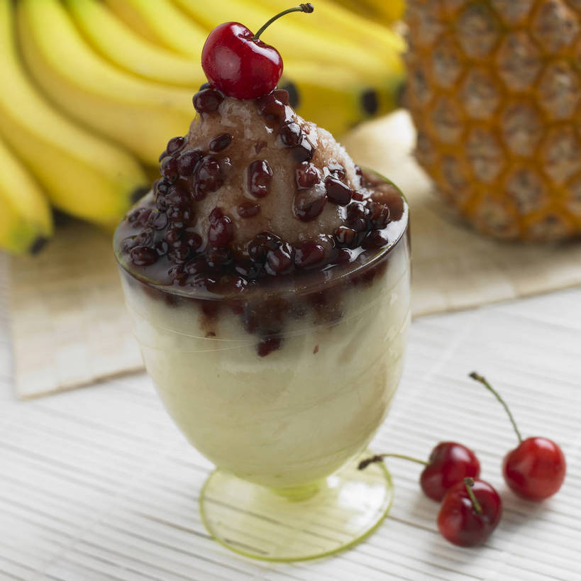 无人,横图,俯视,室内,特写,白天,植物,餐桌,桌子,菠萝,香蕉,樱桃,豆,杯子,水果,阴影,朦胧,模糊,新鲜,反射,影子,冰,豆类,豆子,红豆,生食,食品,果实,冰沙,清凉,冷冻,玻璃制品,食物,一个,黄色,红色,水杯,冷饮,舒服,橙色,寒冷,有机食品,绿色食品,冷藏,单个,餐台,解暑,解渴,赤豆,豆科,舒爽,消暑,红小豆,保鲜,玻璃杯,樱珠,莺桃,英桃,楔桃,牛桃,荆桃,甘蕉,凤梨,彩图,高角度拍摄,沐昔,思沐昔,小豆,shjb1,红豆冰沙