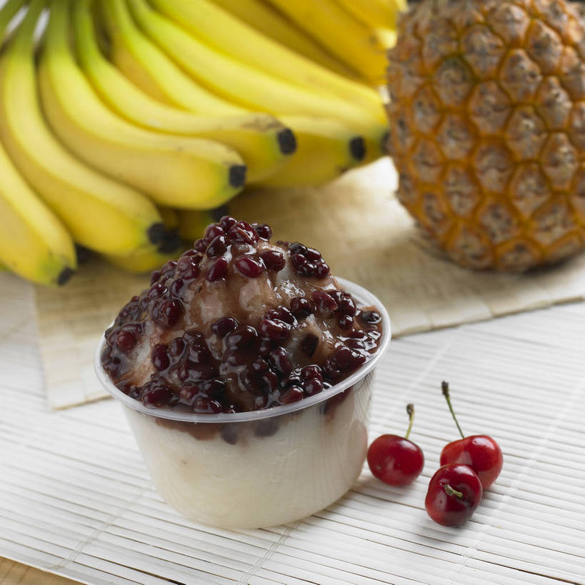 无人,横图,俯视,室内,特写,白天,植物,餐桌,桌子,菠萝,香蕉,樱桃,豆,杯子,水果,阴影,朦胧,模糊,新鲜,反射,影子,塑料,冰,豆类,豆子,红豆,生食,食品,果实,冰沙,清凉,冷冻,食物,一个,黄色,红色,塑料制品,冷饮,舒服,橙色,寒冷,有机食品,绿色食品,冷藏,单个,餐台,塑料杯,解暑,解渴,赤豆,豆科,舒爽,消暑,红小豆,保鲜,樱珠,莺桃,英桃,楔桃,牛桃,荆桃,甘蕉,凤梨,彩图,高角度拍摄,沐昔,思沐昔,小豆,shjb1,红豆冰沙