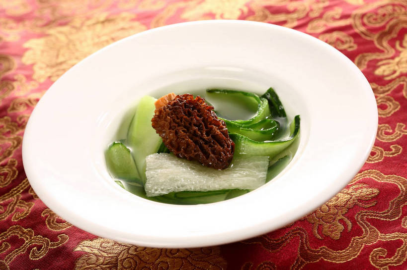 无人,横图,俯视,室内,特写,白天,烹饪,中餐,餐桌,桌子,黄瓜,蔬菜,餐具,阴影,新鲜,反射,布料,碟子,盘,影子,菌菇,肉,料理,食品,褐色,菌类,布纹,猪肉,菜肴,美食,肉类,桌布,食物,一个,绿色,白色,盘子,餐巾,碟,台布,中式,食用菌,佳肴,有机食品,绿色食品,单个,餐台,中华料理,肉皮,真菌,肉食,羊肚菇,豚肉,羊肚菜,羊肚菌,羊蘑,美味羊肚菌,猪肉皮,青瓜,胡瓜,餐桌布,彩图,高角度拍摄,草笠竹,shjb1