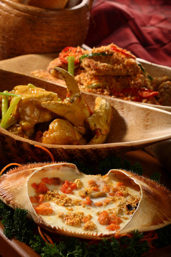 点心,面包,蟹,无人,交叉,竖图,俯视,室内,特写,白天,烹饪,中餐,餐桌,桌子,竹子,芹菜,蔬菜,餐具,叶子,阴影,竹制,新鲜,编织,反射,螃蟹,布料,碟子,篮子,盘,影子,料理,食品,面点,绿叶,布纹,菜肴,美食,桌布,食物,糕点,红色,盘子,餐巾,竹篮,碟,台布,中式,嫩叶,佳肴,有机食品,绿色食品,荷兰芹,欧芹,香芹,餐台,中华料理,竹条,交织,配菜,竹制品,川菜,青蟹,法香,巴西利,洋香菜,洋芫荽,法国香菜,旱芹菜,番荽,穿插,甲壳动物,四川菜,叶,叶片,餐桌布,彩图,高角度拍摄,香辣蟹,肉蟹,shjb1